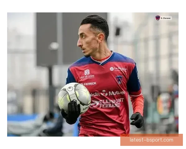 勒沃库森宣布签约法甲最佳后卫 强化防线引援助力球队冲击新高